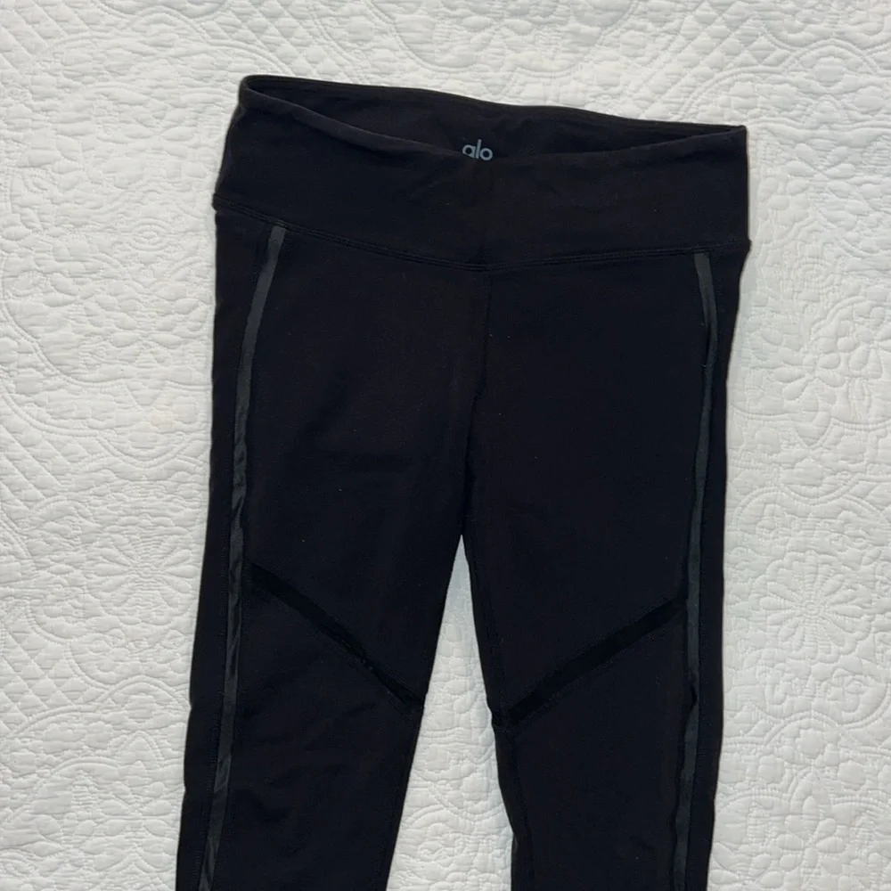 ALO YOGA Continuity Capri Crop Leggings Size M - Picture 6 of 11